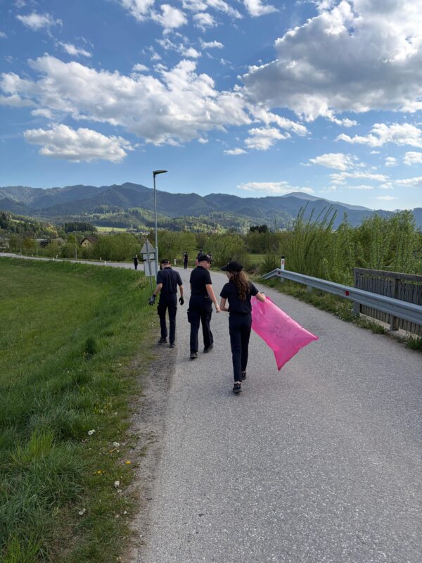 4fb589b6-53f1-4362-8c5b-0f0b220a8f04